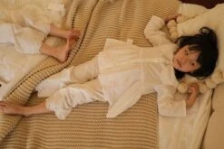 Joli Pyjama Blanc Deux Pièces Avec Dentelle -Mode Pyjamas Magasin joli pyjama blanc deux pieces avec dentelle 2