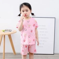 Pyjama Rose Deux Pièces à Motif Fraise Pour Petite Fille