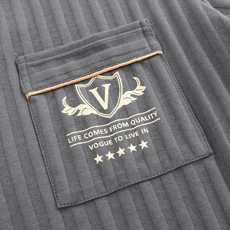 Pyjama D’été Homme Gris Rayé Avec Pantalon Et Chemise Manches Courtes 5 Pyjama D’été Homme Gris Rayé Avec Pantalon Et Chemise Manches Courtes – Image 3