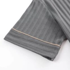 Pyjama D’été Homme Gris Rayé Avec Pantalon Et Chemise Manches Courtes 10 Pyjama D’été Homme Gris Rayé Avec Pantalon Et Chemise Manches Courtes -Mode Pyjamas Magasin pyjama d ete homme gris raye avec pantalon et chemise manches courtes 3