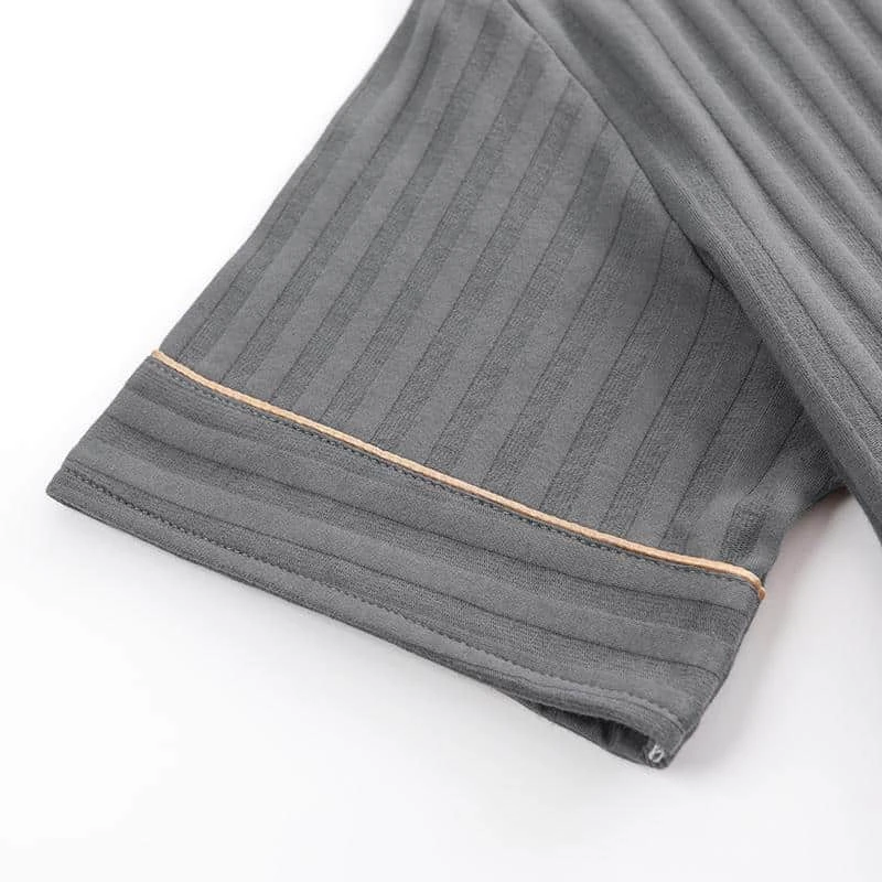 Pyjama D’été Homme Gris Rayé Avec Pantalon Et Chemise Manches Courtes 6 Pyjama D’été Homme Gris Rayé Avec Pantalon Et Chemise Manches Courtes – Image 4