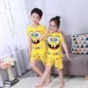 Pyjama D’été Jaune à Motif Bob L’éponge Pour Enfant -Mode Pyjamas Magasin pyjama dete gris a manches courtes et motif souris pour enfants 5